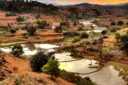 Development finance for climate and environment-related fragility: Cooling the hotspots